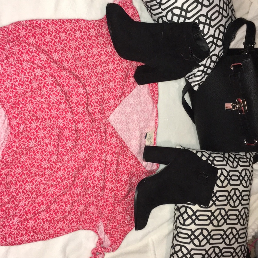 Red pattern blouse!!
